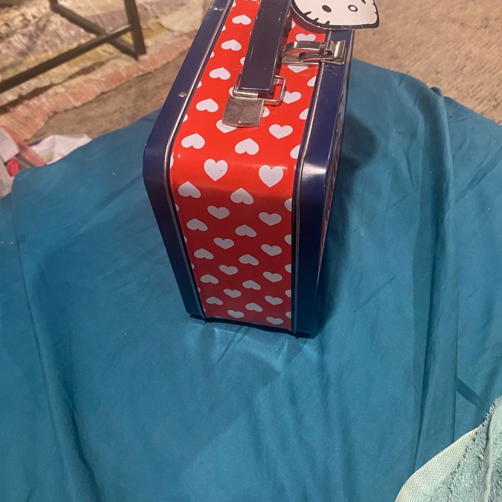 Hello Kitty Lunch Box Loungefly BNWT - Picture 6 of 6